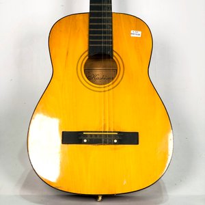 Guitarra Clásica Kashima de Madera con Detalles de Uso - imagen 3