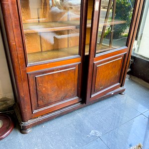 Mueble Exhibidor Antiguo de Madera con Puertas de Vidrio - imagen 2