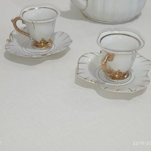 Juego de Café Blanco con Detalles Dorados y Tetera Decorativa Bola de Nieve - imagen 3