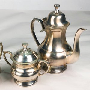 Juego de Metal Plateado: Tetera, Cafetera, Lechera y Azucarero - imagen 3