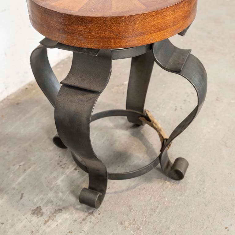 Mesa de sala con base de hierro y tapa de madera circular - imagen 3
