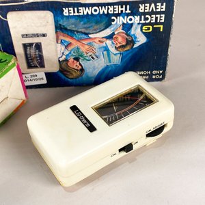 Lote de 3 Radios Portátiles y Termómetro Vintage - imagen 3