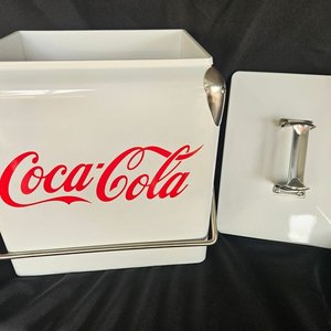 Conservadora Coca-Cola Metálica Blanca con Abrebotellas - imagen 4