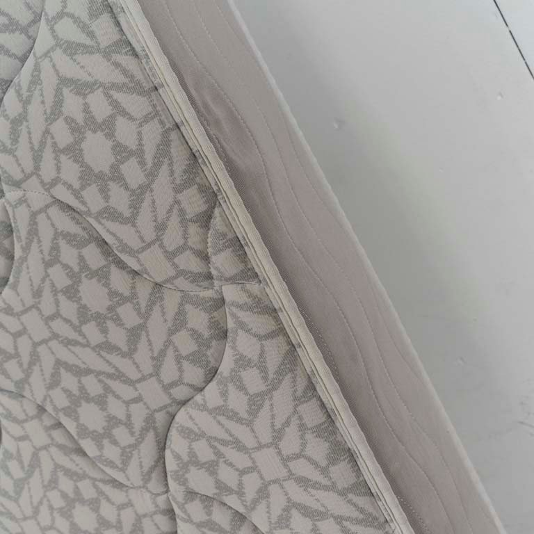 Colchón de 1 plaza duciel color blanco con manchas detalles y para limpiar - imagen 2