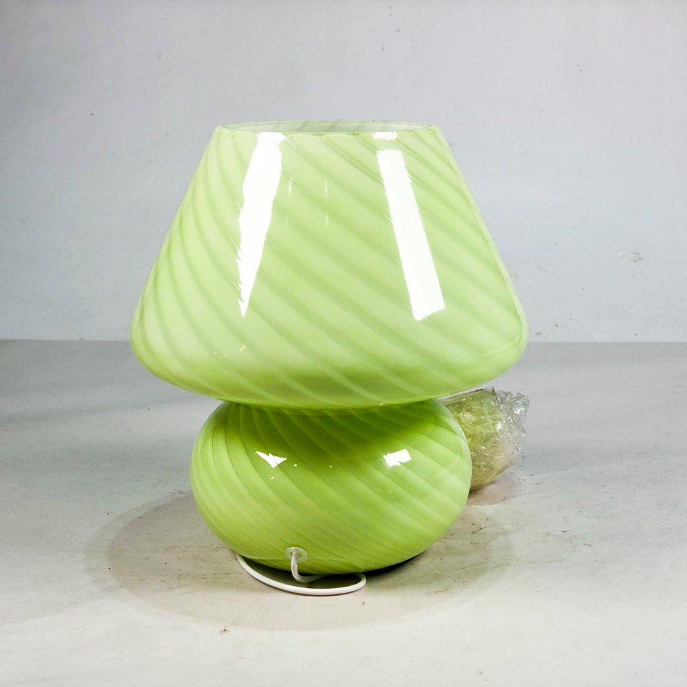 Lámpara de vidrio color verde para decorar - imagen 2