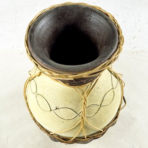 Florero Beige de Cerámica con Detalles de Mimbre - 27 cm - imagen 2