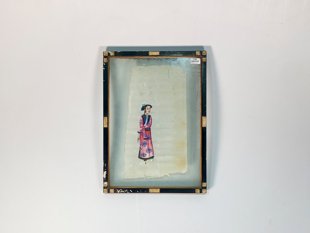 Cuadro Estampa Japonesa: Dama con Vestido Rosado Floral