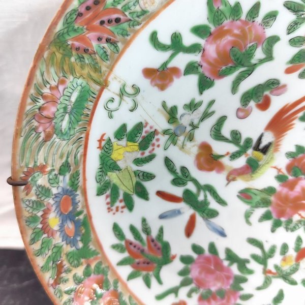 Antiguo plato Cantón de porcelana con soporte, circa 1850 - imagen 3