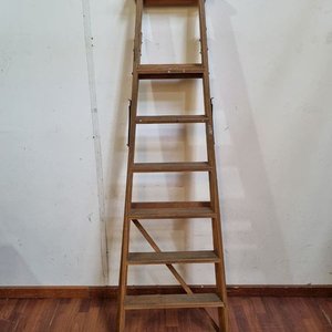 Lote siguiente: Escalera de Pintor Plegable de Madera - Altura 168 cm
