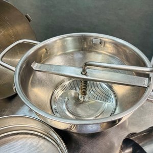 Set de Utensilios de Cocina Profesional Pujadas: Puretera, Coladores, Tamiz y Moldes - imagen 4