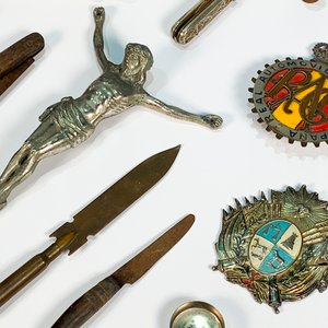 Lote de Encendedores, Cuchillos y Objetos Coleccionables Vintage - imagen 4