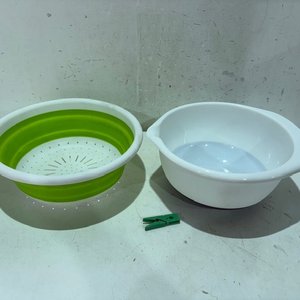 Lote siguiente: Colador Plegable Verde y Bol Blanco