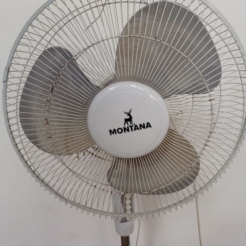 Ventilador de pie MONTANA, 4 velocidades. Funciona. - imagen 2
