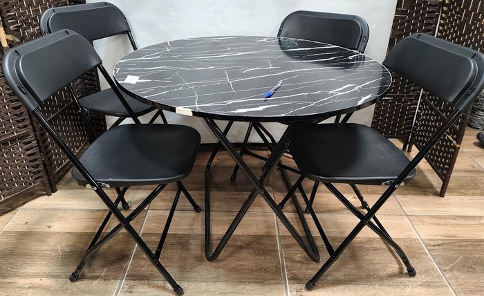 Mesa Redonda Plegable Marmolada con 4 Sillas Negras Plegables