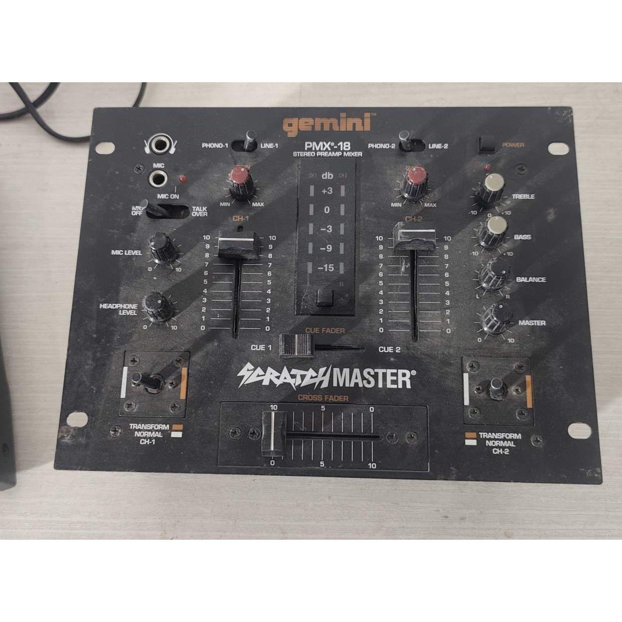 Consola Gemini PMX-18 para DJ, con detalles