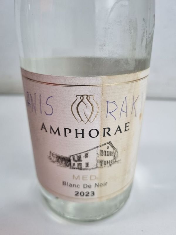 Bebidas Alcohólicas con Etiquetas y Botellas - imagen 3