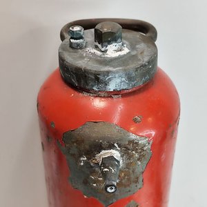 Antiguo Extinguidor de Fuego "El Torero" Rojo Metálico Decorativo - imagen 2