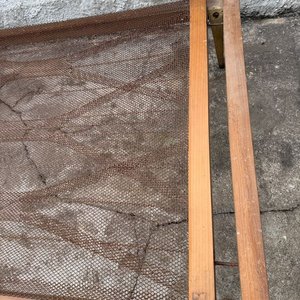 Cama antigua de madera con sommier de metal - imagen 4