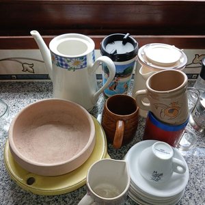 Lote anterior: Lote de Tazas, Platos, Jarra Térmica Antigua y Más