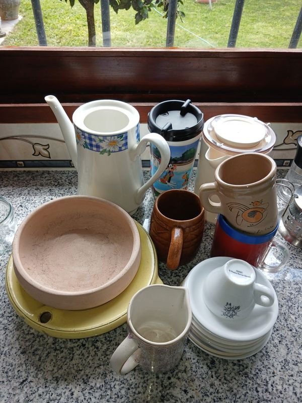 Lote de Tazas, Platos, Jarra Térmica Antigua y Más
