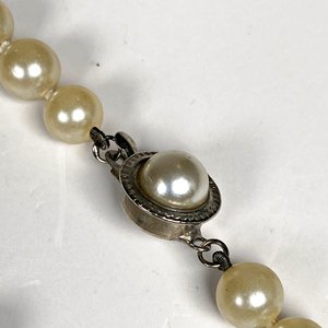 Dos Collares de Perlas de Fantasía con Broche Decorado - imagen 7