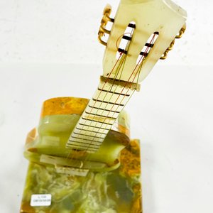 Figura Decorativa de Guitarra en Onix - imagen 2