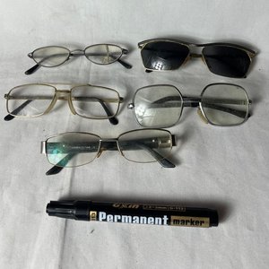 Lote anterior: Lote de 5 Pares de Anteojos de Diferentes Diseños