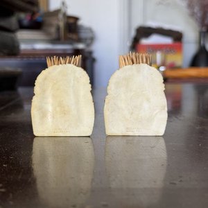 Porta Palillos Escultura Doble Cara con Rostros Tallados - imagen 6