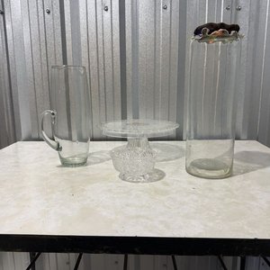 Lote de 4 piezas de vidrio y cristal: jarra, pastelera, florero y caramelera - imagen 2