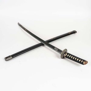 Lote siguiente: Katana moderna con algún detalle  Medidas: 91