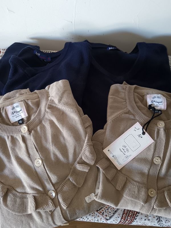 Ropa de bebé en diferentes tallas y colores - imagen 3
