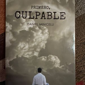 Lote siguiente: Libro "Primero, Culpable" de Daniel Minicelli