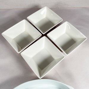 Conjunto 5 Piezas: 4 Bowls Cuadrados Blancos y 1 Ensaladera "Pyrex" con Dibujo de Vegetales - imagen 3