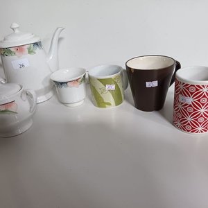 Lote siguiente: Juego de Loza Blanca con Diseños Florales y Geométricos