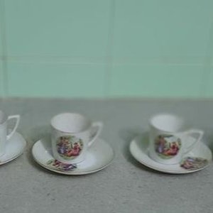 Juego de Café Completo de Porcelana Pintada con Escenas - imagen 3
