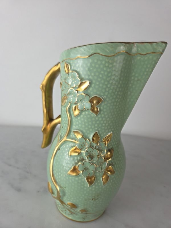 Jarra de loza inglesa con decoración floral de oro - imagen 3