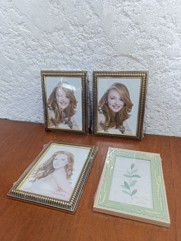 Porta retratos de mujer con cabello castaño