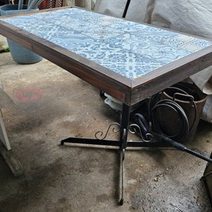 Lote siguiente: Mesa rústica patas de hierro