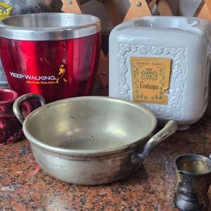 Lote de Piezas de Licorería Vintage: Cubo Corona, Shaker, Copas y Más - imagen 4