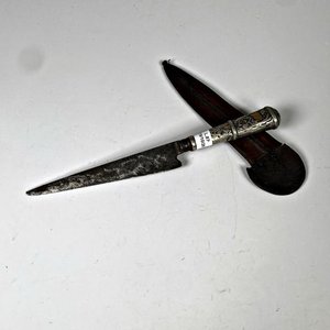Cuchillo Antiguo Hoja Acero 14cm, Cabo Plata y Oro con Vaina - imagen 1