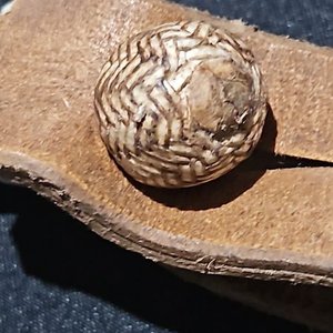 Estribos Sol de Metal Blanco con Tiras de Cuero y Detalles Trenzados - imagen 6