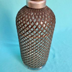 Antiguo sifón con malla sellado inglés Sparklets Ltd. Makers, London. Sano. Completo con una válvula de gas sin uso. Altura: 33 cm - imagen 4