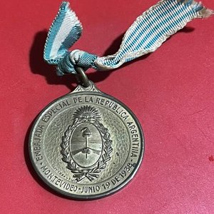 Medalla Binacional Visita Crucero Argentino 25 de Mayo a Montevideo 1938 - imagen 2
