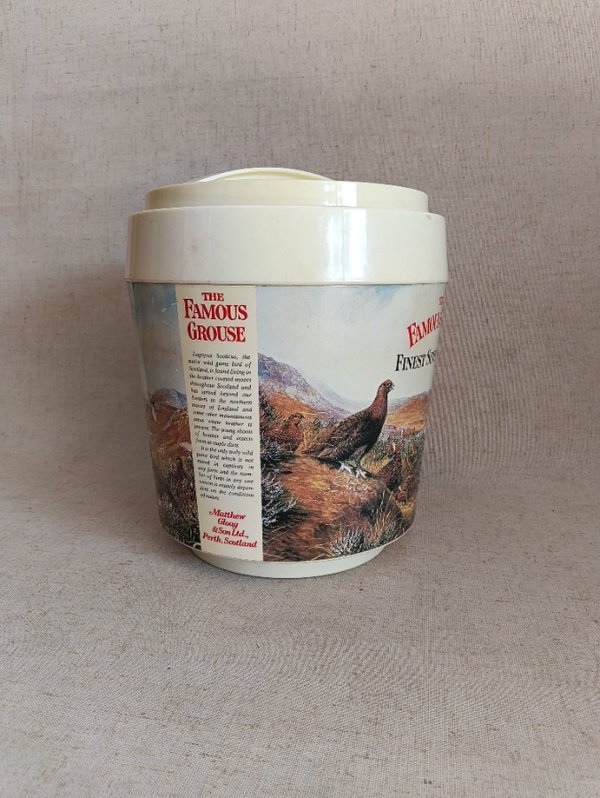 Hielera de plástico con publicidad de FAMOUS GROUSE - imagen 5