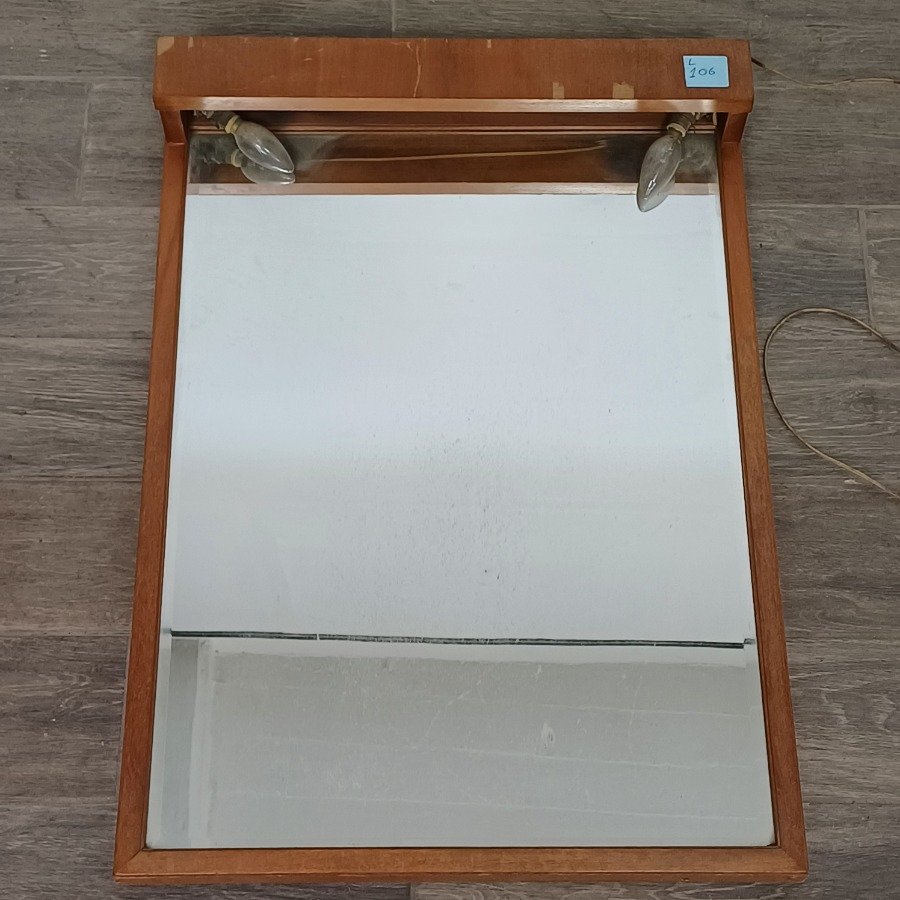 Lote siguiente: Espejo de madera maciza con luces