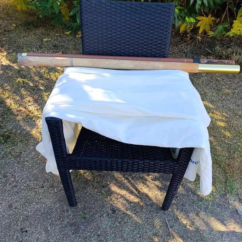 Sombrellón de tela con estructura en madera y palos metálicos - imagen 4