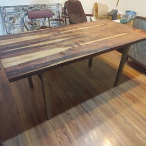 Lote siguiente: Mesa de Comedor Rectangular con Estructura de Bronce y Tapa de Ébano Enchapada