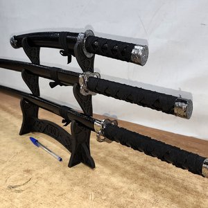 Set de 3 Espadas Japonesas Decorativas con Soporte: Katana, Wakizashi y Tanto - imagen 3