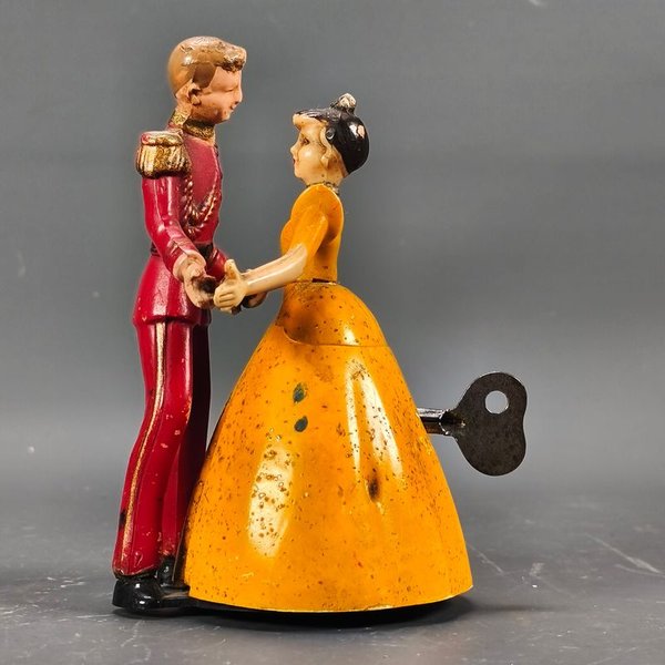 Figurita de princesa y príncipe bailarines a cuerda - imagen 1