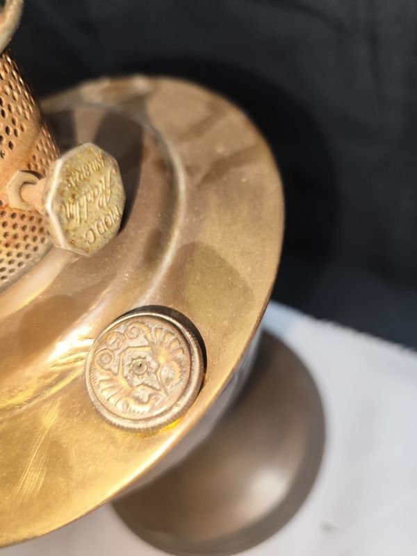 Lámpara Aladdin en bronce James, como nuevo, con detalles ornamentales - imagen 2
